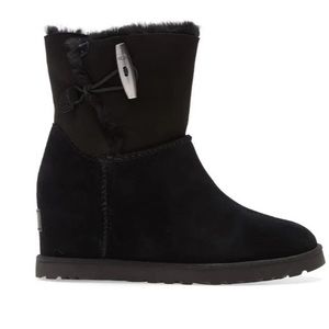 Ugg Toggle Wedge Boots 8.5